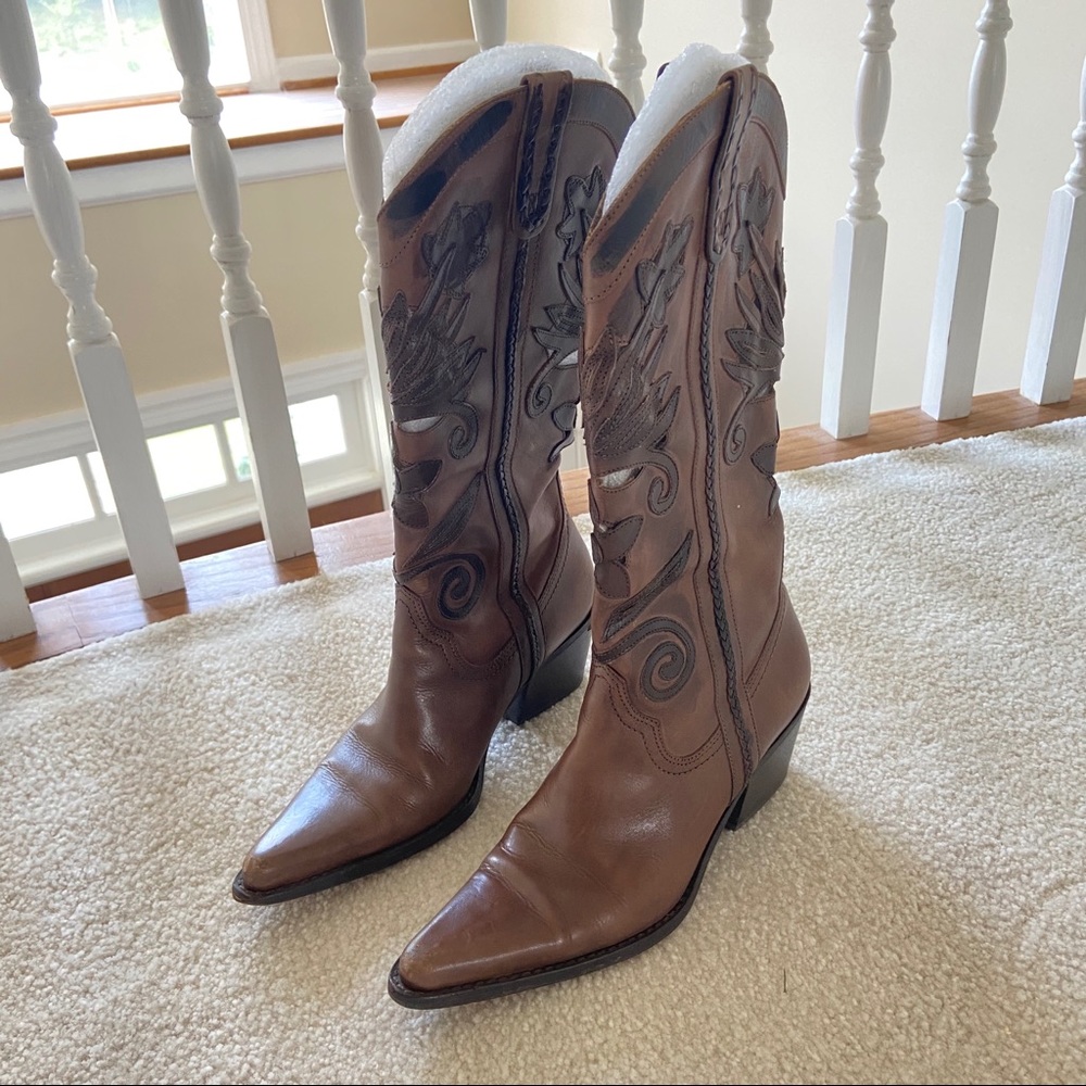 Great condition, leather cowboy boots